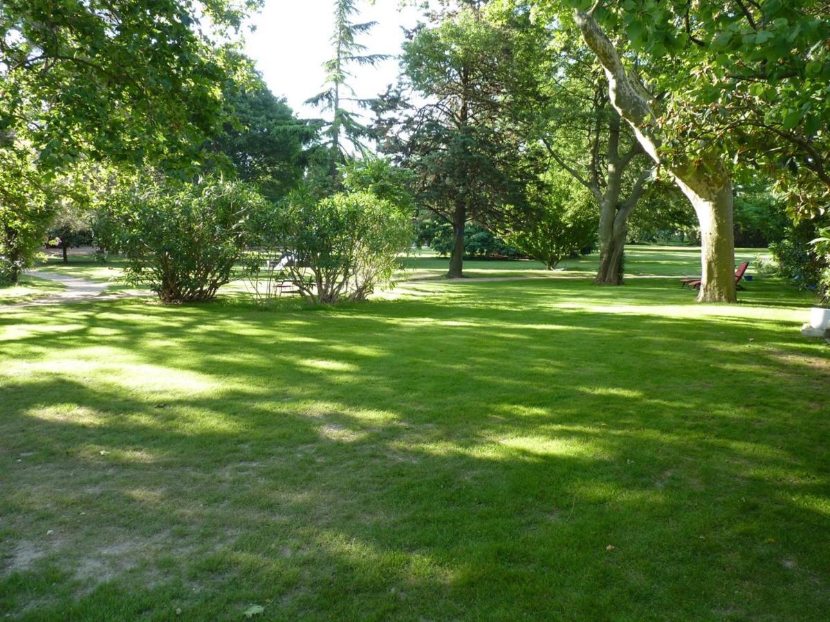 Domaine De Rhodes B&B Avignon Eksteriør bilde